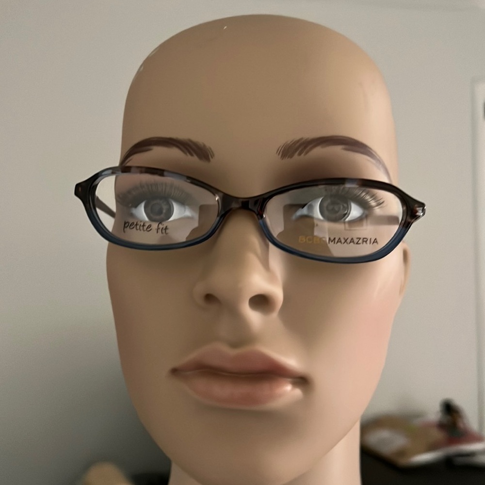 NWOT BCBG Maxazria readers L.130MM Blue Tortoise Missing case